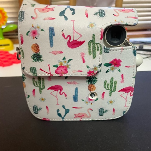 FujiFilm Instax Mini 7s Instant Camera with Cactus Flamingo Case  and Film - Picture 13 of 14